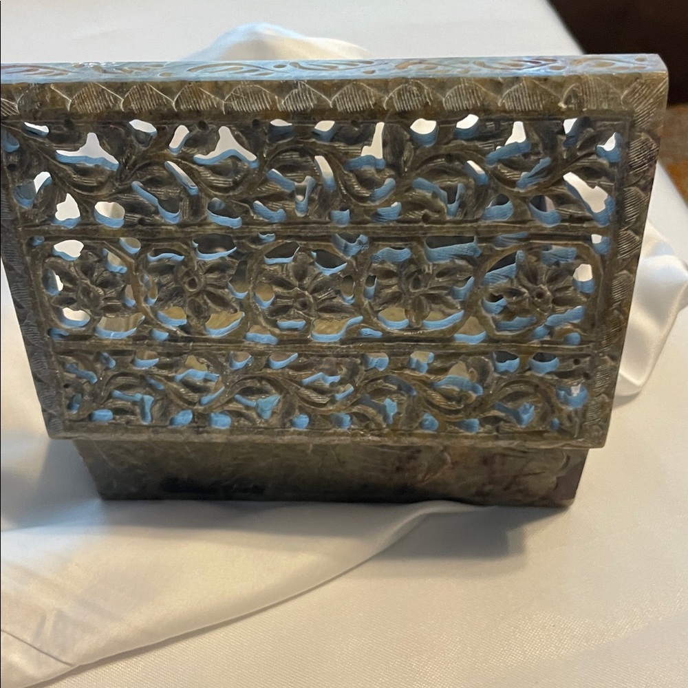 Intricately Carved natural soap Stone Box hand carved by Indian artisans - Picture 4 of 8